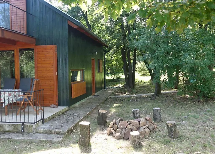 Toelgyes Lak, Palkoeve Hébergement de vacances *